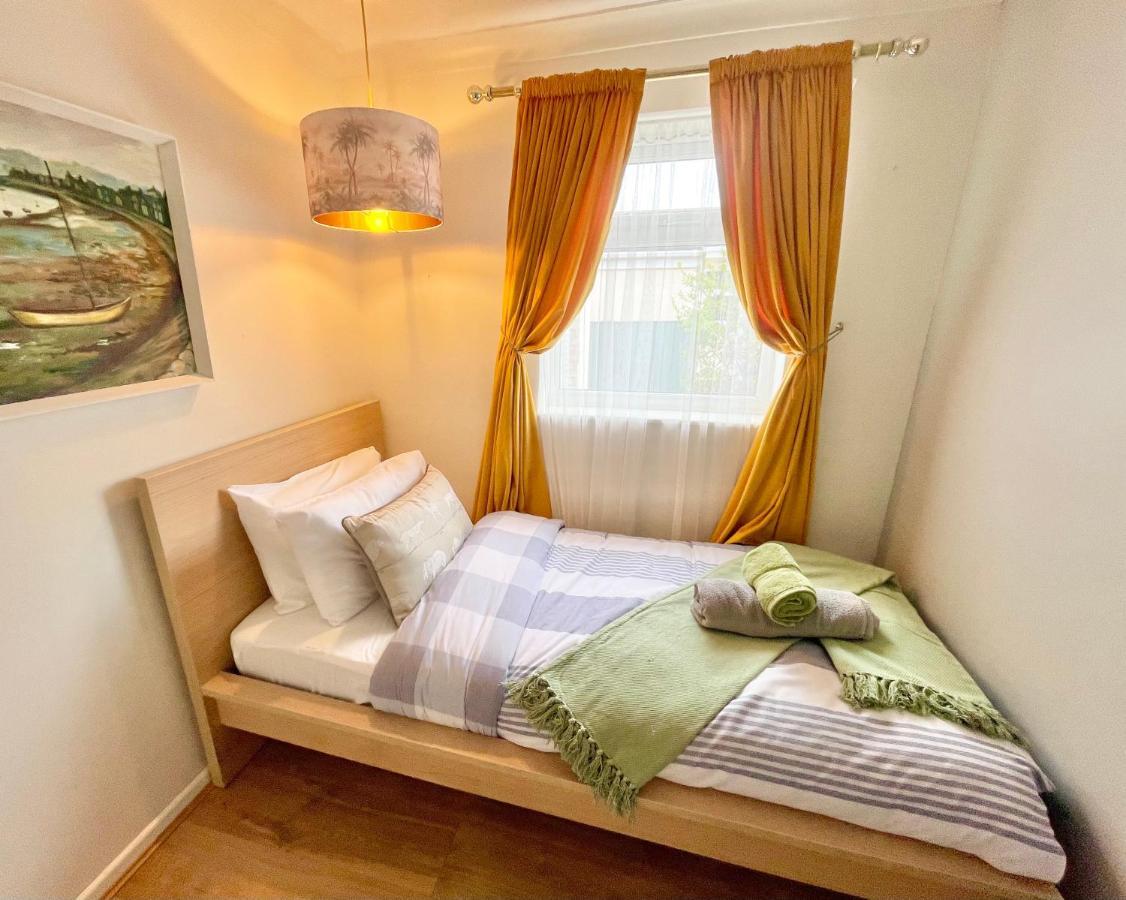 The Barefoot Bungalow In Picturesque Prestatyn Dış mekan fotoğraf